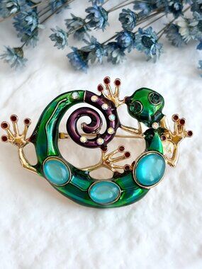 Gecko Lizard Figural Jelly Belly Green Enameled Vintage Inspired Brooch Pin